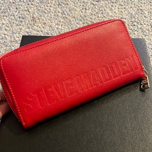 hi everyone ! im selling a red steve madden wallet ! only used once .